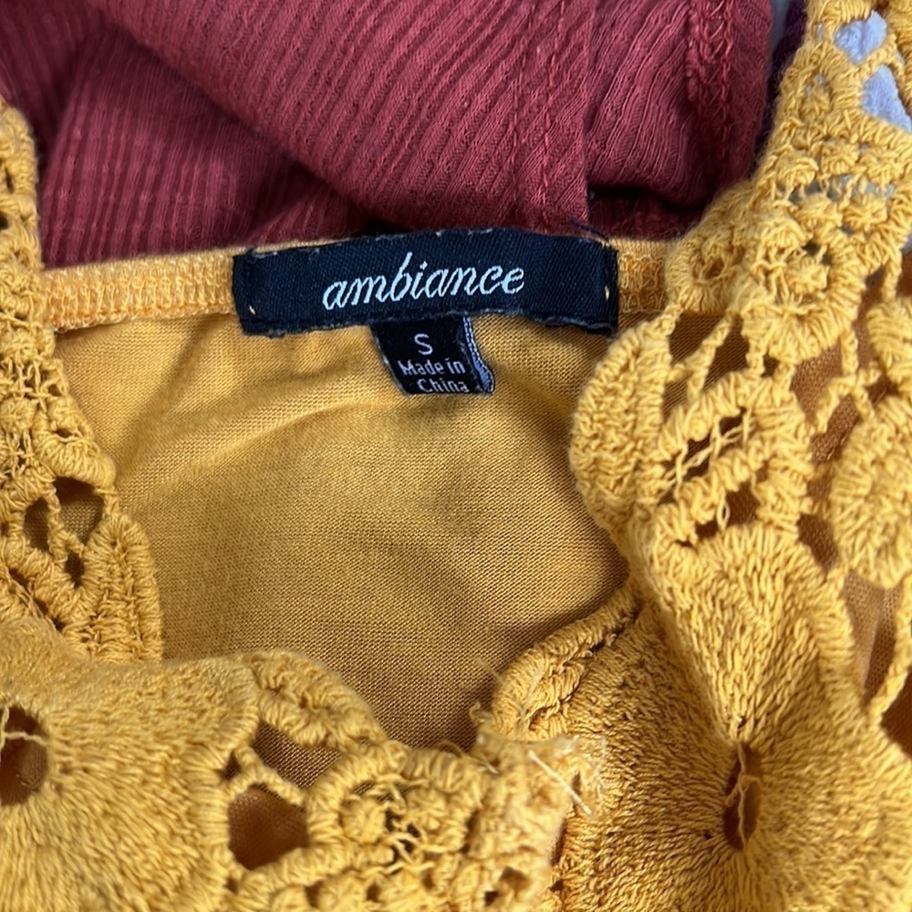5 Cute Assorted tops - Picture 5 of 8